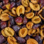 Замороженная слива без косточки (половинки) 10 кг, этикетка, купить оптом и в розницу с доставкой по москве и московской области, недорого, низкая цена