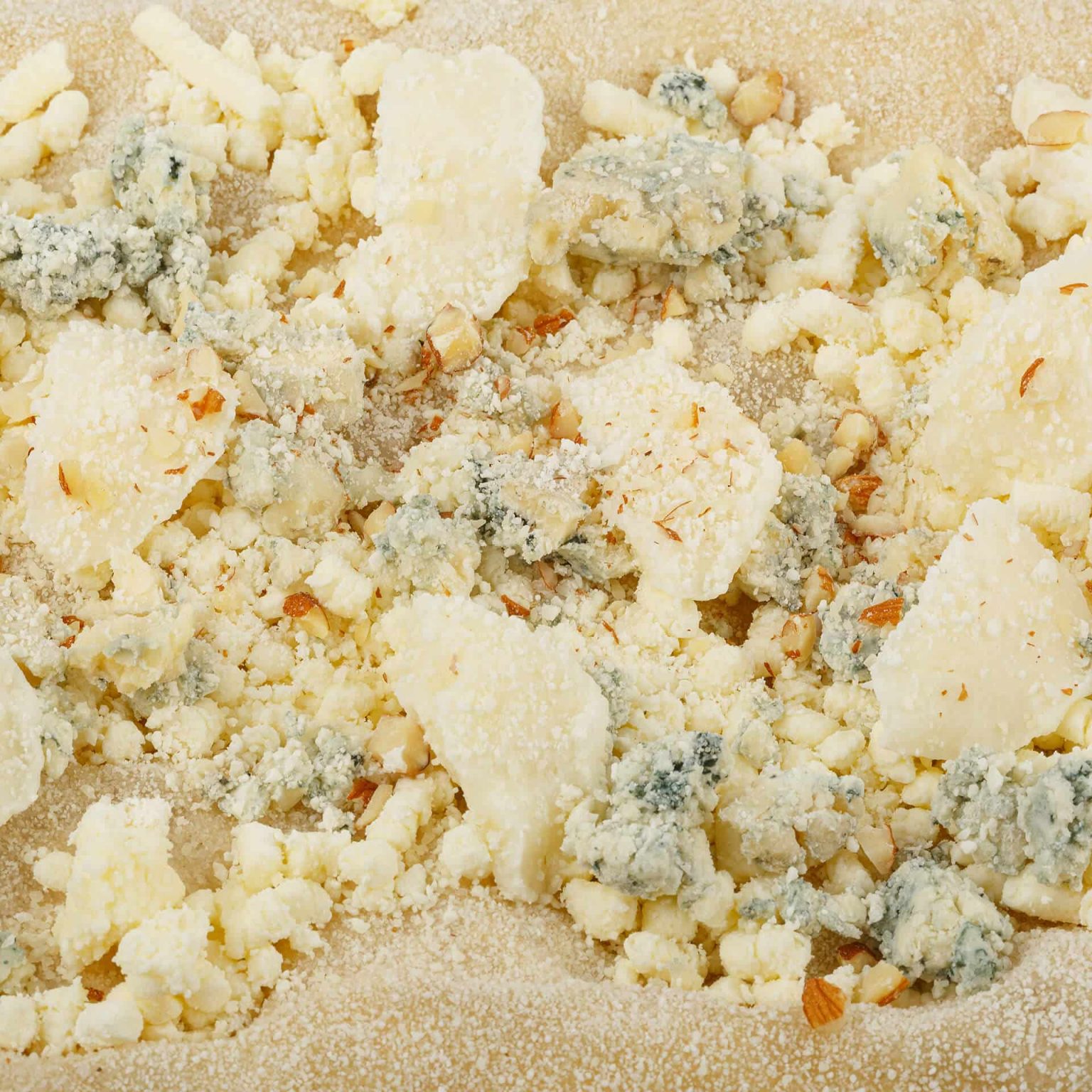 Пицца "Четыре сыра" сырная с миндалем и медом полуфабрикат замороженный Maestrello 365 г, этикетка, купить оптом и в розницу с доставкой по москве и московской области, недорого, низкая цена